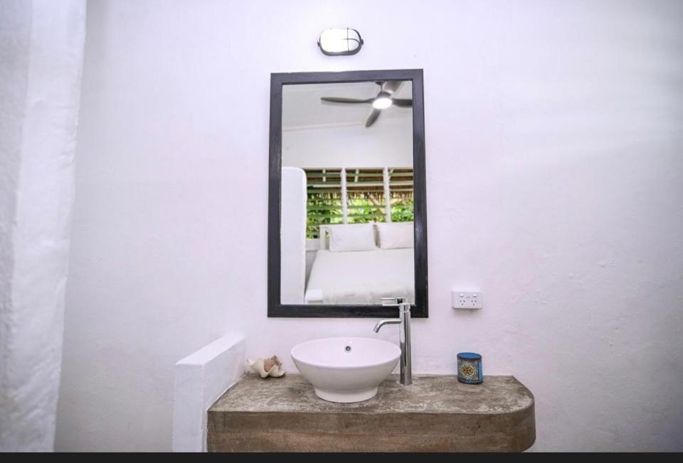 Bed and Breakfast Banana Bay Beach Club Eton Exterior foto